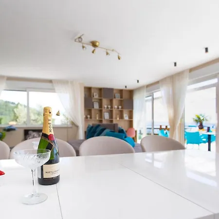 Tatil Evi Royal 1 Podstrana *