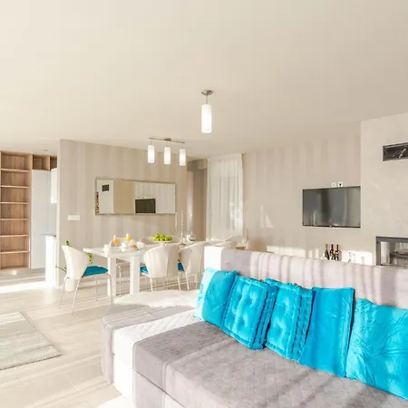 Royal 1 Podstrana * Split