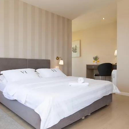 Royal 1 Podstrana Nyaraló