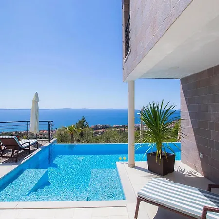 Royal 1 Podstrana * Split